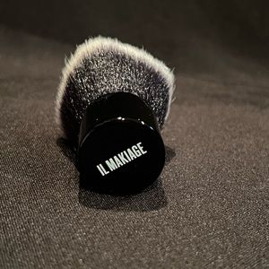 IL Makiage Skin Magic Moisturizing Skin Foam Kabuki Brush - New in Box